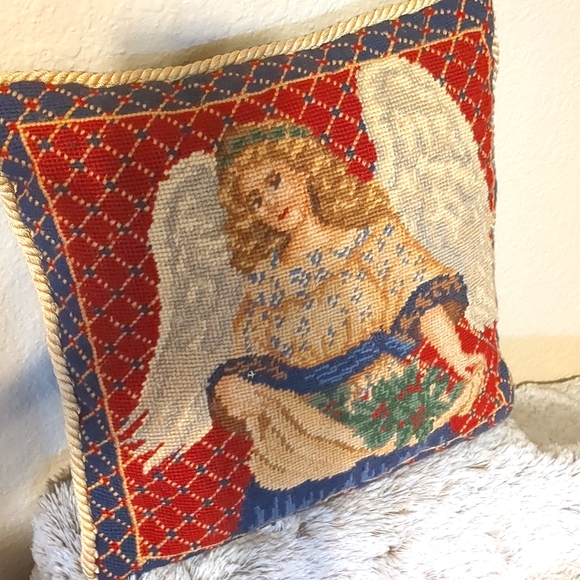 CHRISTMAS ANGEL PILLOW - Picture 3 of 7